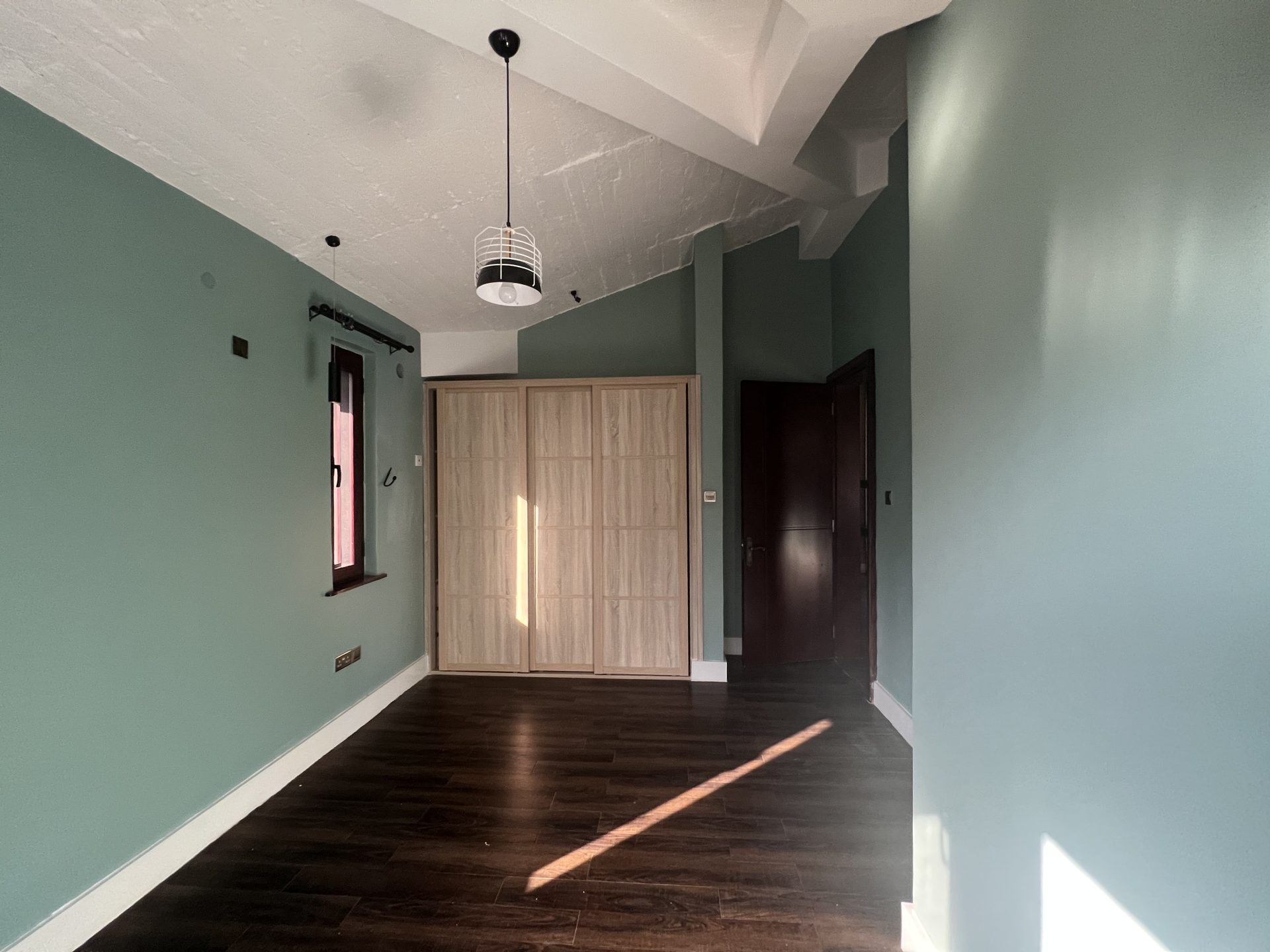 D230F2D1-6EB0-4B0D-91D1-6BE16F5B78F5