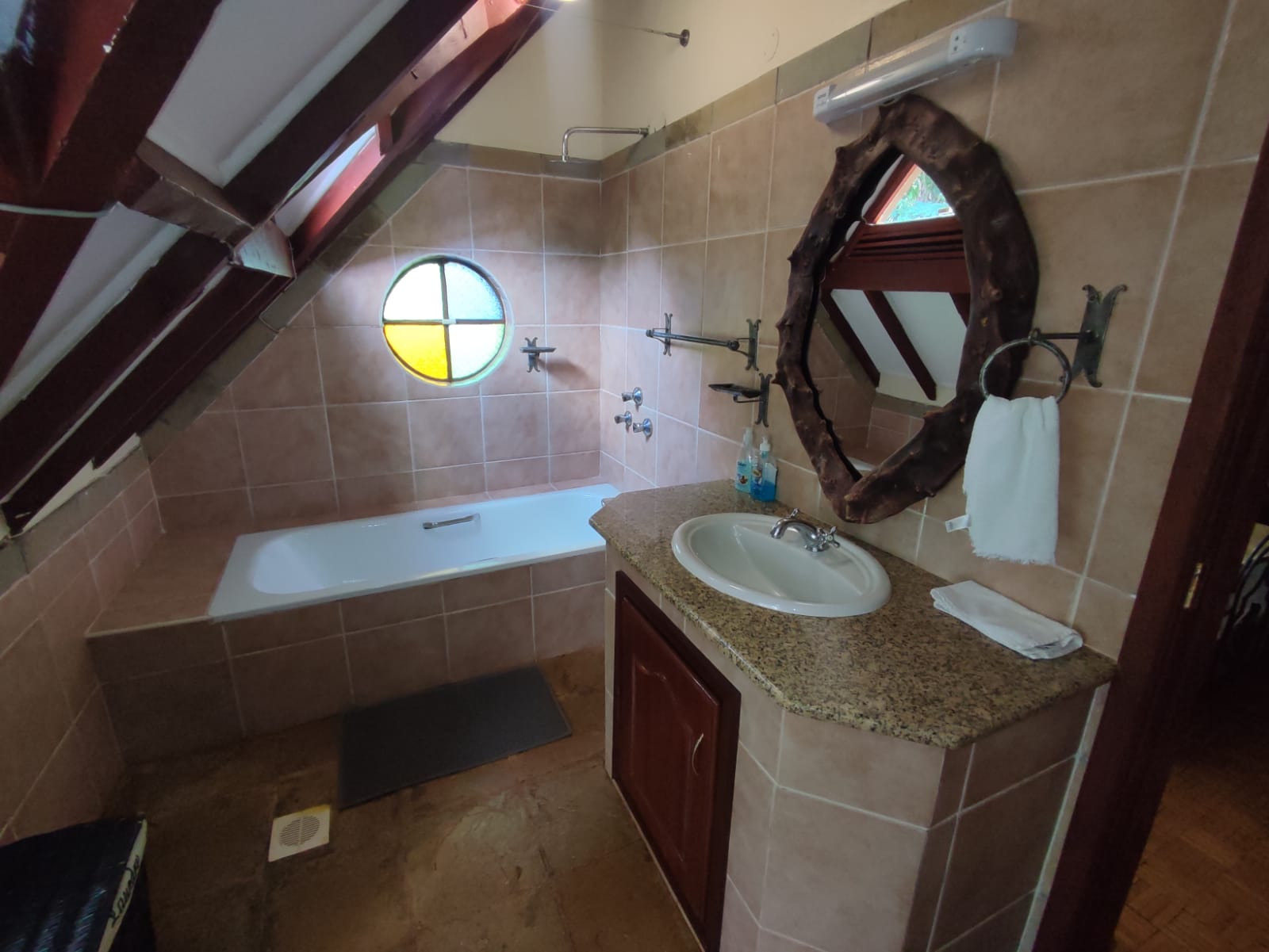 ED0E86BB-FF34-401C-82C3-F53C01F1A765